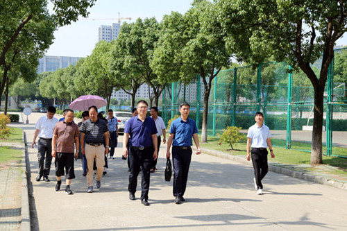 陕西石泉教育体育局夏玉琴副局长一行来我校考察